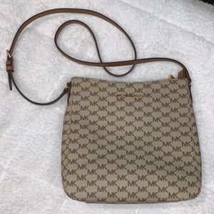 Micheal Kors Messenger Crossbody
